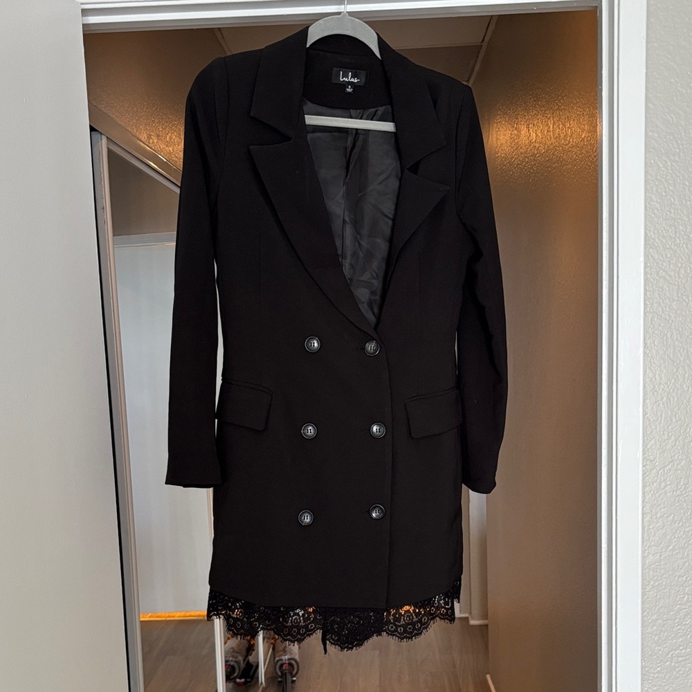 Lulu's Elegant Black Double-Breasted Blazer Dree